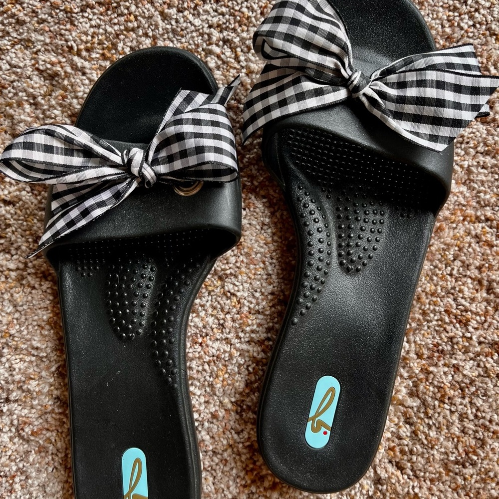 OKA b. Slides with Black-and-White Gingham Bow, size L (8.5-9.5)